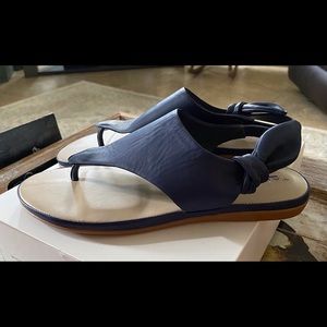 Navy Allyssa Tahari sandal in 6.5